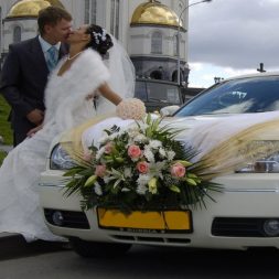 Украшение машины на свадьбу Украшение машины на свадьбу