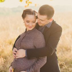 Семейная фотосессия беременной с мужем и ребенком Семейная фотосессия беременной с мужем и ребенком