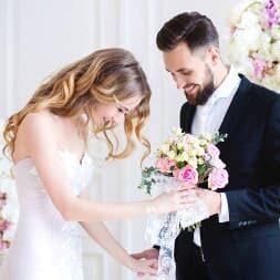 Украшение зала на свадьбу цветами Украшение зала на свадьбу цветами