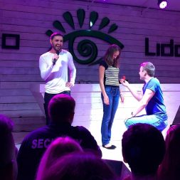 Предложение руки и сердца на концерте Предложение руки и сердца на концерте