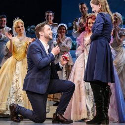 Предложение в театре Предложение в театре