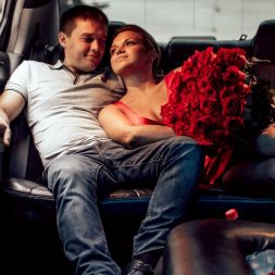 Предложение руки и сердца в автомобиле Предложение руки и сердца в автомобиле