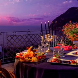 Ужин на берегу моря Ужин на берегу моря